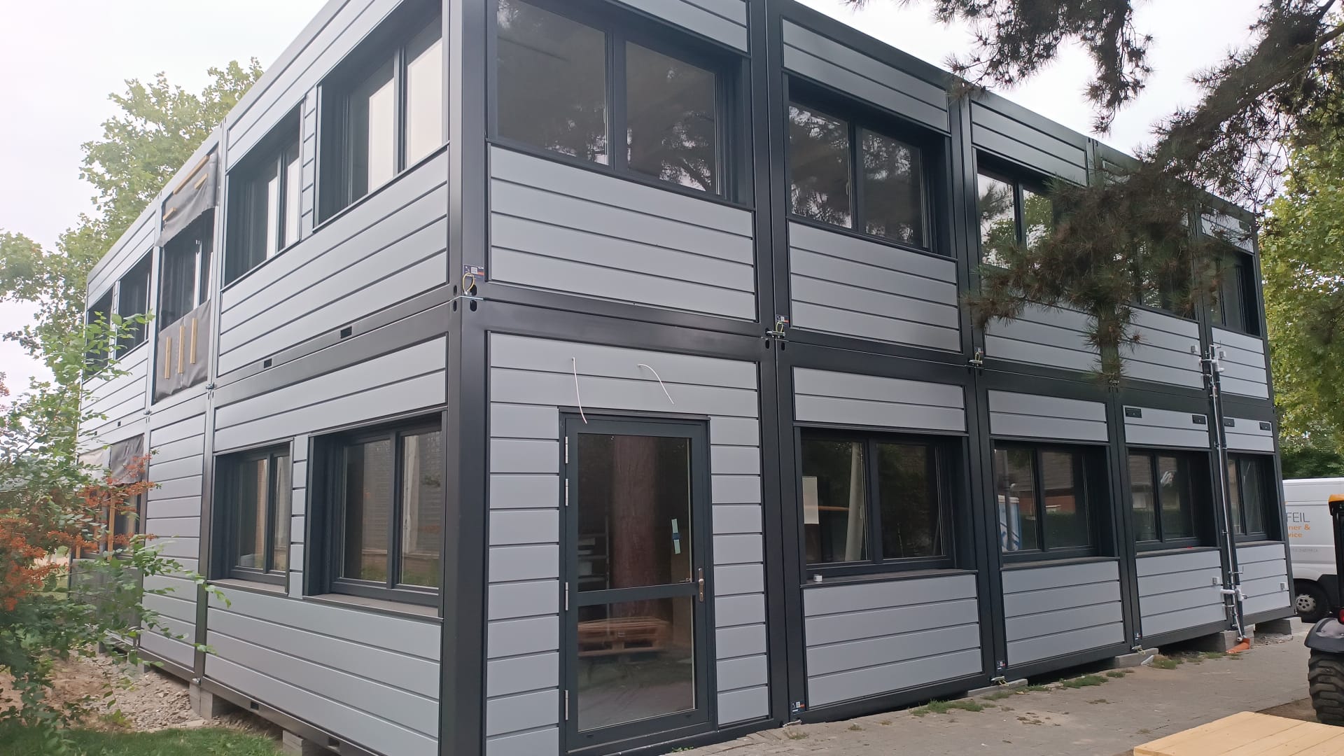 Containerbau in Eschweiler – zweigeschossige Raumcontainer-Anlage – WOHLFEIL