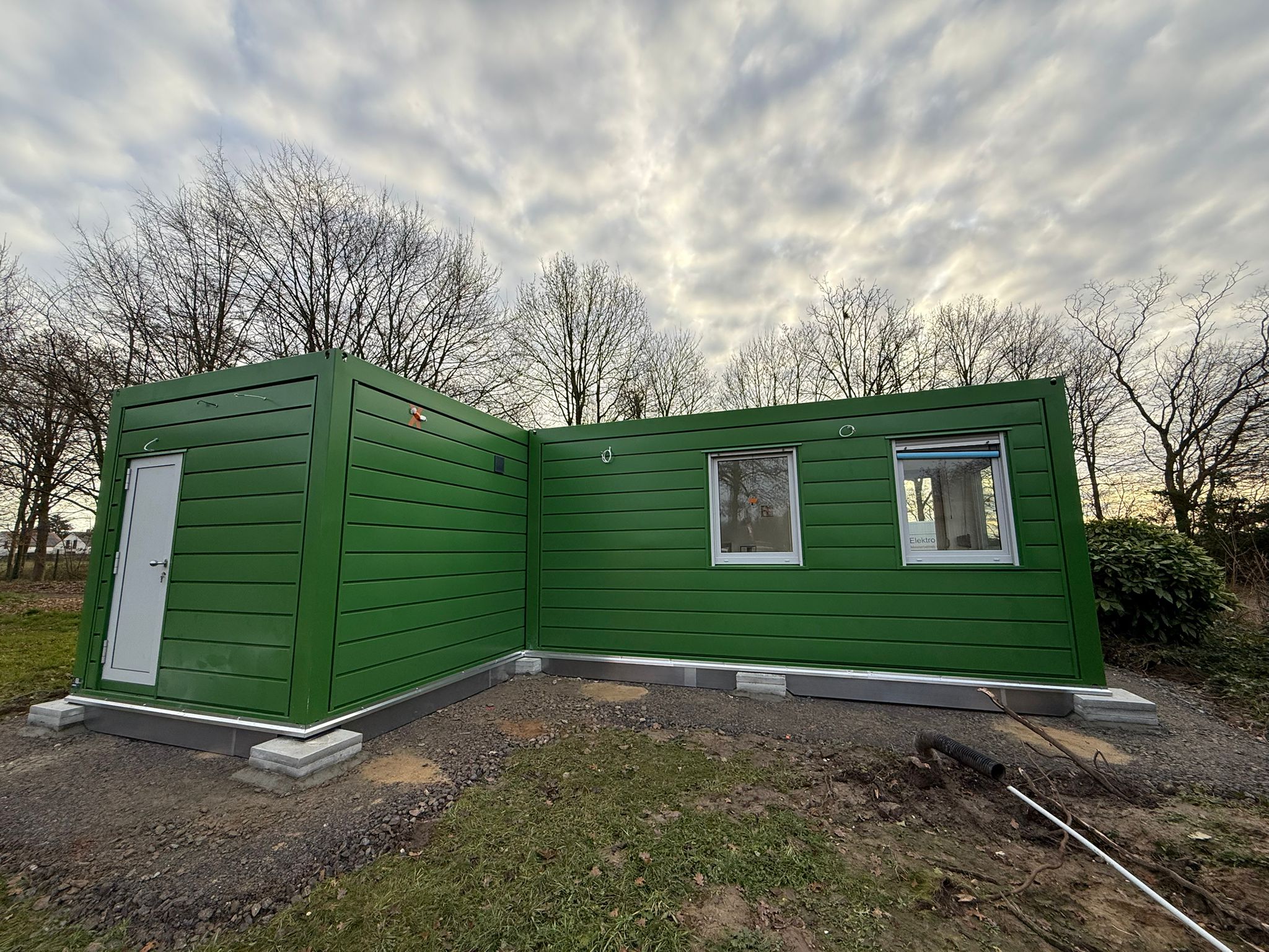 Containerbau in Kassel – grüne Raumcontainer-Anlage von WOHLFEIL