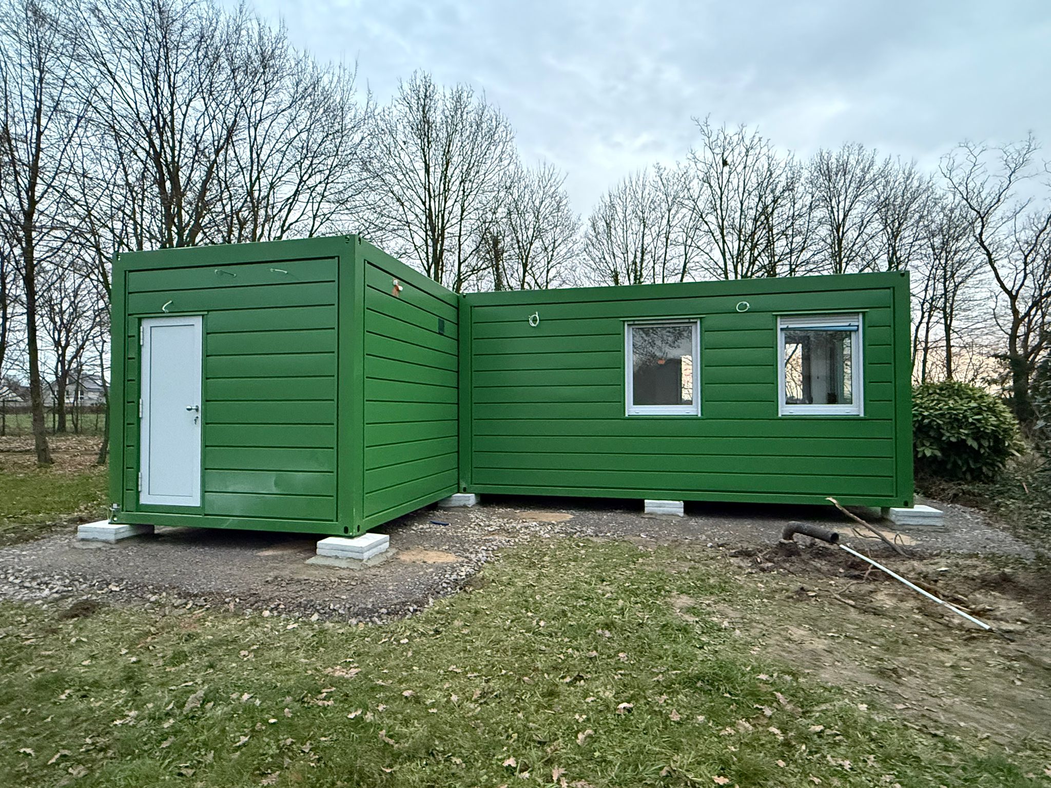 Containerbau in Kassel – grüne Raumcontainer-Anlage im Grünen – WOHLFEIL