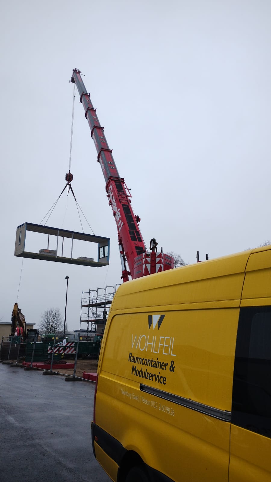Modulbau in Lichtenfels – Kranmontage eines Raummoduls (Schulbau) – WOHLFEIL