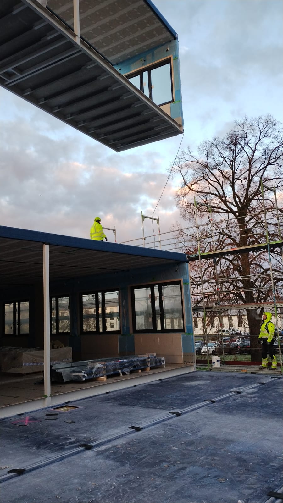 Modulbau Schule in Hamburg – Raummodul am Kranhaken – WOHLFEIL